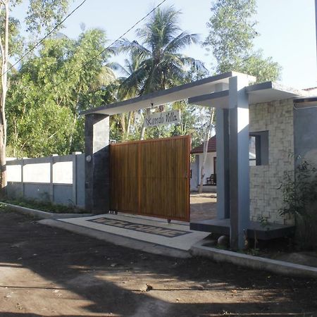 Kondo Villa Labuhan Pandan Exterior photo