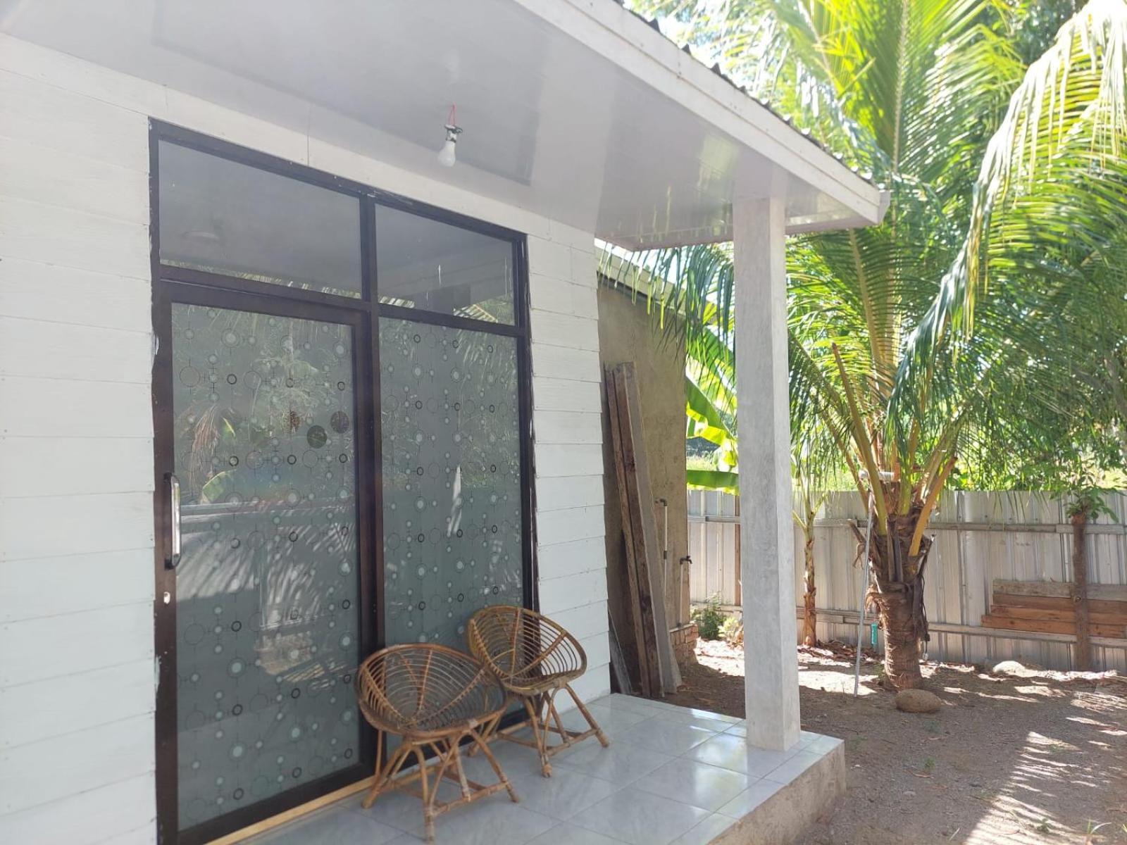 Kondo Villa Labuhan Pandan Exterior photo