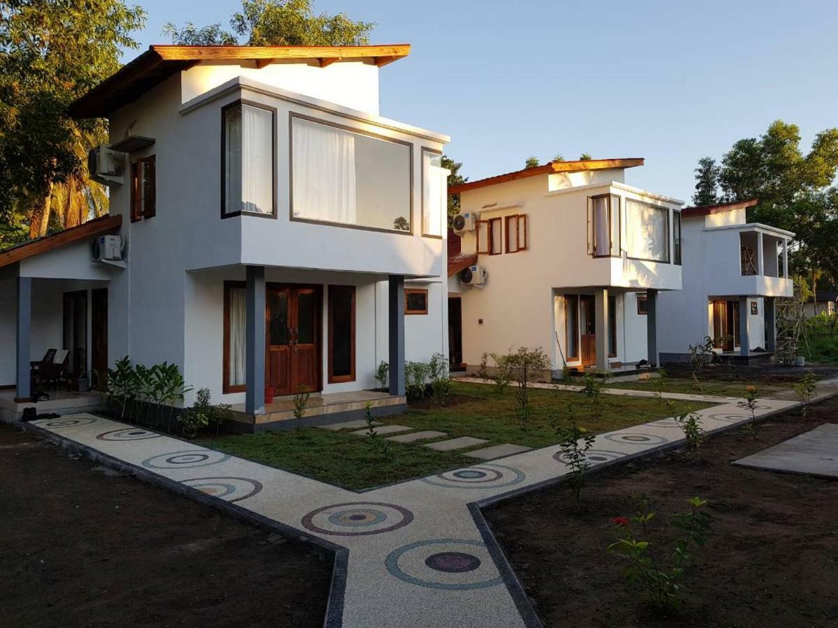 Kondo Villa Labuhan Pandan Exterior photo