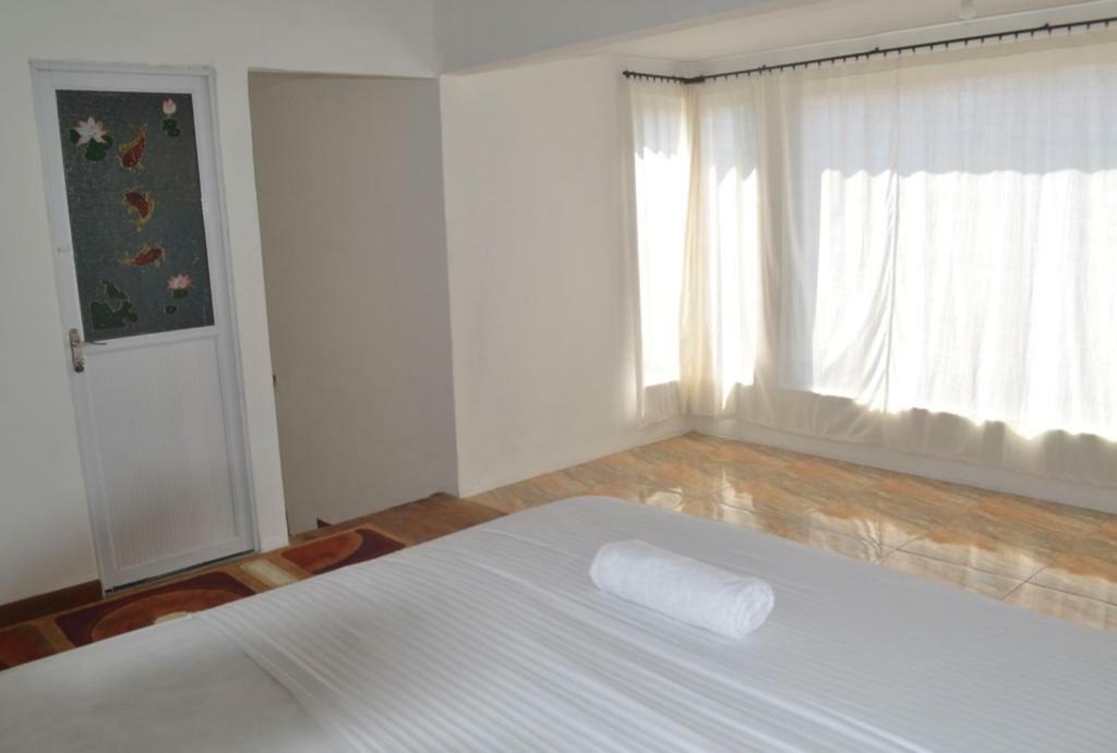 Kondo Villa Labuhan Pandan Exterior photo