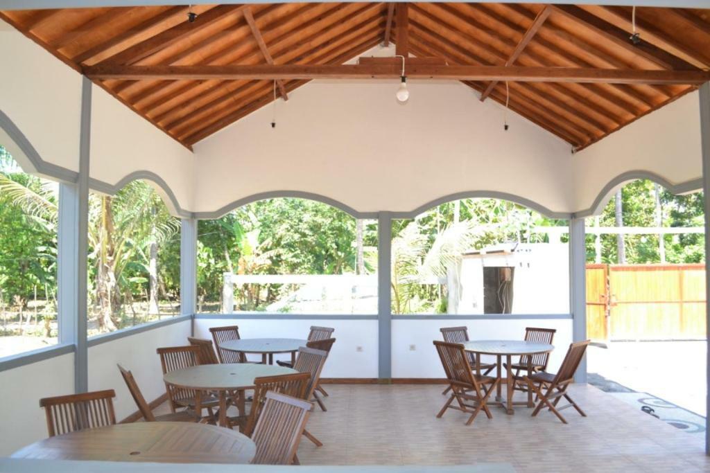 Kondo Villa Labuhan Pandan Exterior photo