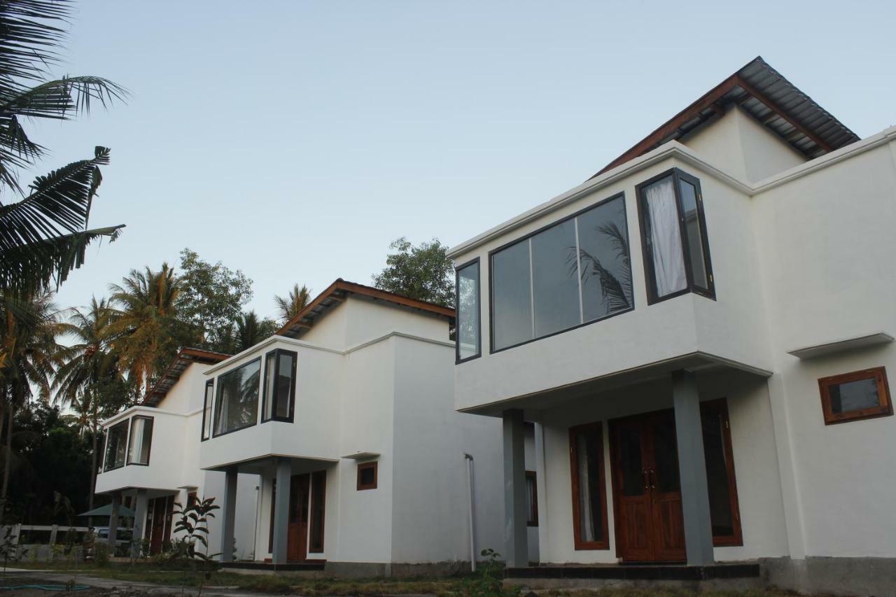 Kondo Villa Labuhan Pandan Exterior photo