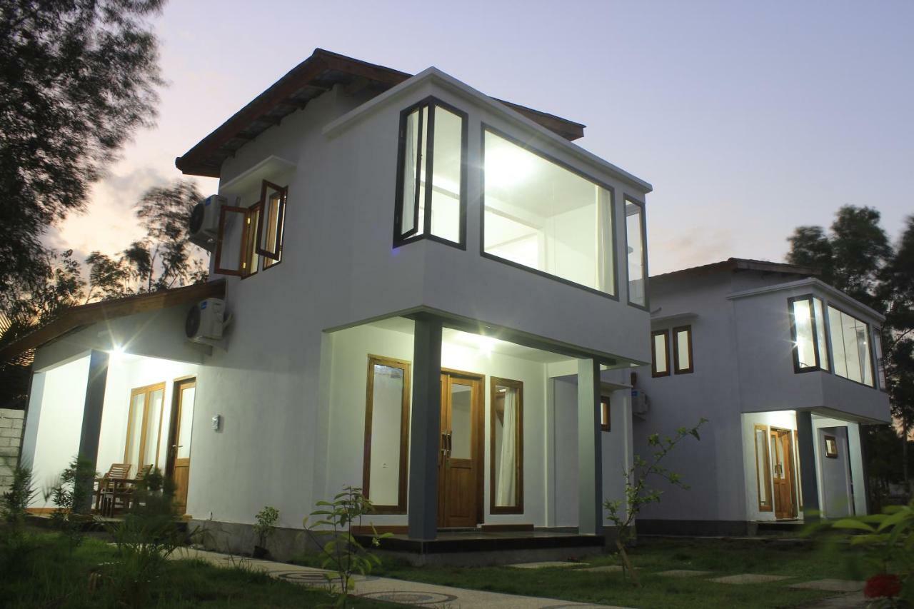 Kondo Villa Labuhan Pandan Exterior photo